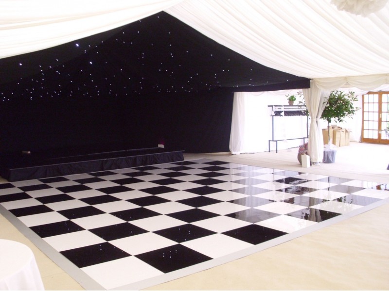 Dance Floor - Black and White (16ft x 16ft)